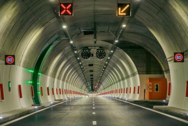Тунел Железница,  село Железница, Община Симитли,  най-дългия тунел