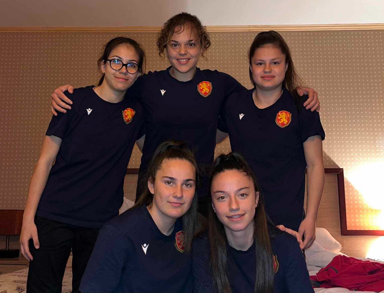 Футболните дами на Спортика, които участват в евроквалификациите за девойки до 17г.