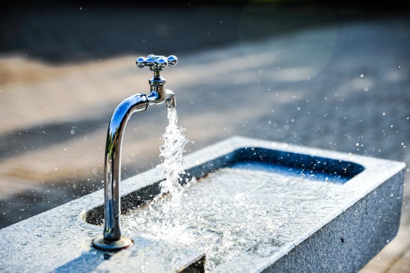 поради авария на довеждащ водопровод, спряна вода