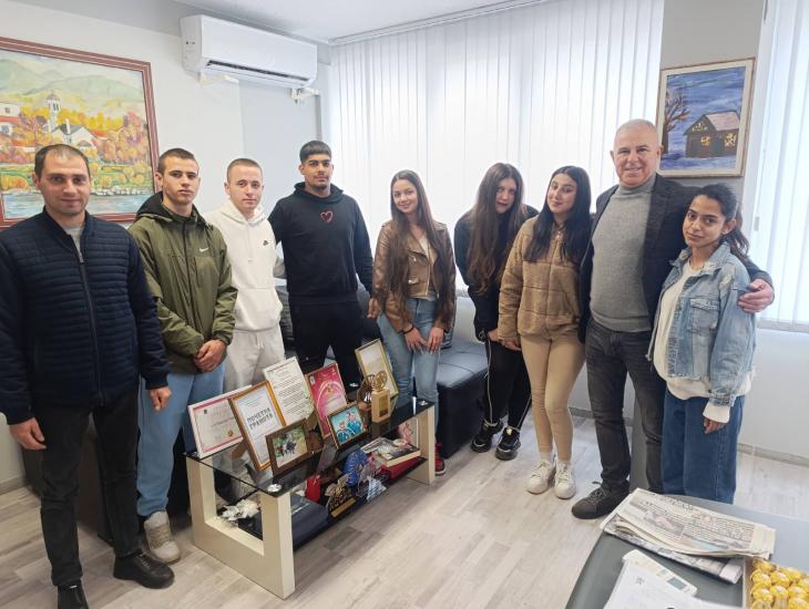 Община Симитли (121), Симитли Инфо (3418), абитуриенти (373), бал (1465), абитуриенски бал (2249), СУ Крупник (330), покана за бал (3730)