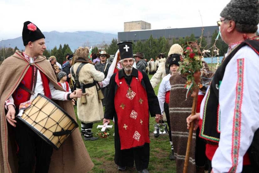 Община Симитли (121), СимитлиИнфо (3353), Симитлия (701), Кукерската група „Васильовски дервиши“ от село Семчиново, село Семчиново, кукери (78)