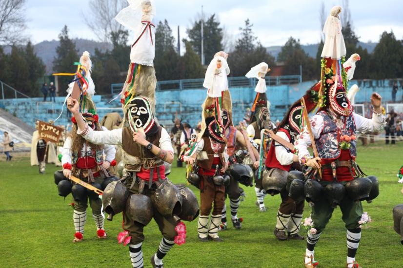 Община Симитли (121), Симитли Инфо (3418), Старците при НЧ „Светлина – 1904“ от с. Дунавци (3602), община Казанлък (3603), ръководител Дарина Илиева (3604), село Дунавци (3605), фестивал (615), „Симитлия – Древната земя на кукерите“ 2026 (3349), кукери (78)