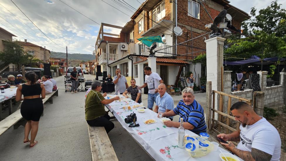 Нова махала, кукери, банкет, Апостол Апостолов 