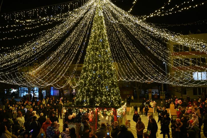 Община Симитли (121), Апостол Апостолов (206), Стефан Апостолов (118), Дядо Коледа (725), коледна елха (1793), празнична програма (1064), Симитли (41)