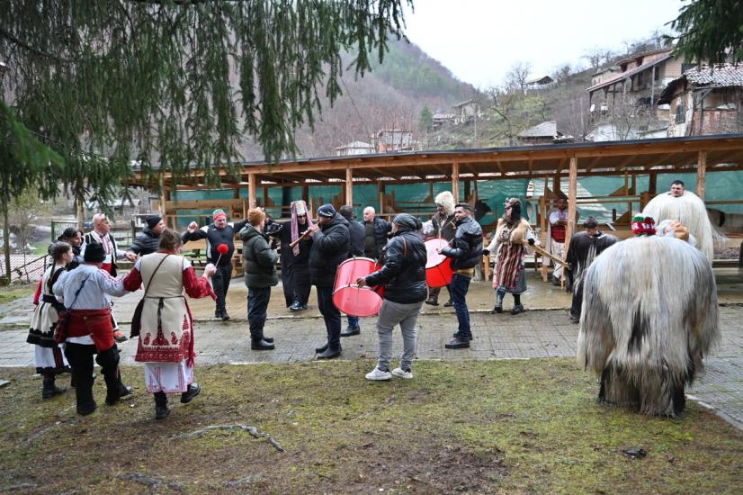 Община Симитли (121), Апостол Апостолов (206), Сурва (612), село Сушица (1493), Георги Митрев (466), кукери (78)