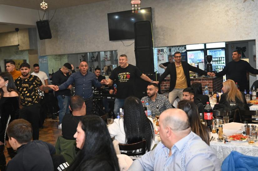 Община Симитли (121), Симитли Инфо (3418), Апостол Апостолов (206), Стефан Апостолов (118), Емил Методиев (1900), Александър Равначки (1767), Ромска вечер (1087), Банго Васил (1088), Василица (1089), Ромска вечер в Крупник, традиции (857), Празник (38), Роми (355)