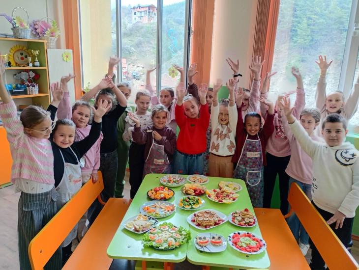 Община Симитли (121), Симитли Инфо (3418), кулинарно шоу (3803), ОбУ „Паисий Хилендарски“ – Долно Осеново (1303), ученици (129)