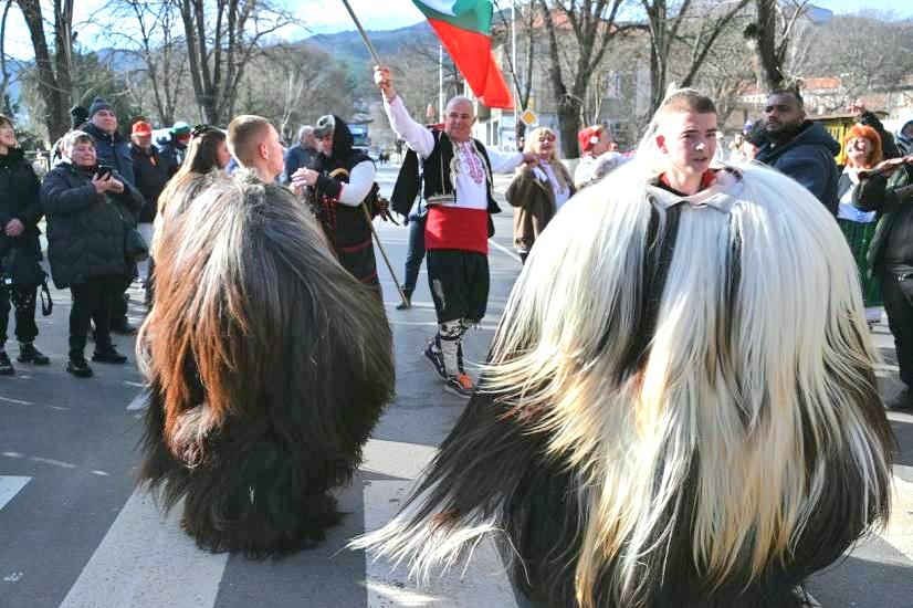 Община Симитли (121), Апостол Апостолов (206), Стефан Апостолов (118), Сурва (612), Сурва 2026 (3509), традиции (857), кукери (78), обичаи (2369)