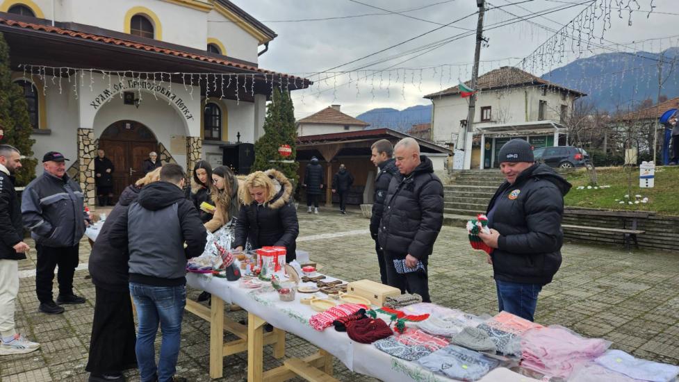 Апостол Апостолов,  базар,  село Полена,параклис света Петка в Полена