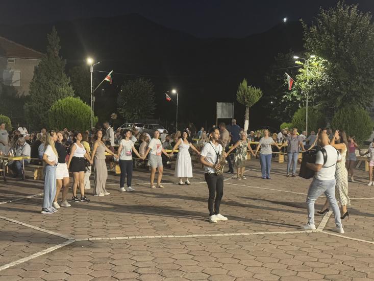 Община Симитли, Талайката, Сухата река, кукерска група, банкет