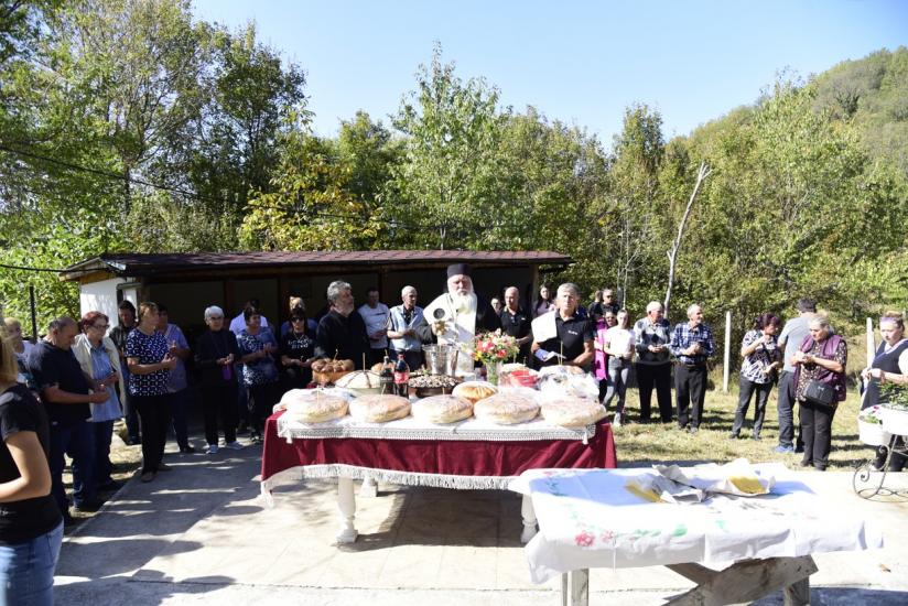 Свети Лука, село Брежани, Апостол Апостолов