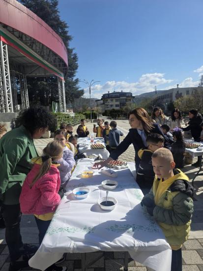 Община Симитли (121), Симитли Инфо (3418), Велики четвъртък (821), боядисване на яйца (1345), Великденски яйца (822), Симитли (41)