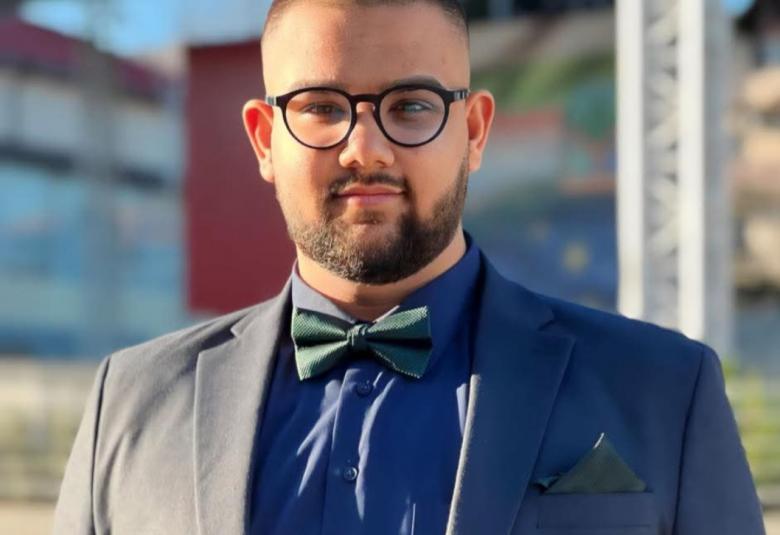 Община Симитли (121), Симитли Инфо (3418), Михаил Манев (3814), студент в Американския университет (3815), Култура (3816), история (2947), идентичности (3817), награда (1421), второ място (2548), видео конкурс (780), Да живеем заедно (3818)