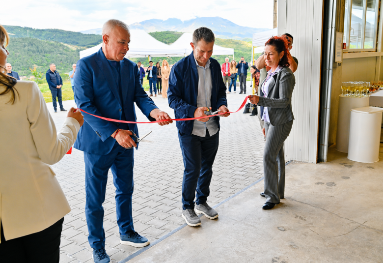 Община Симитли (121), Симитли Инфо (3418), Апостол Апостолов (206), Ивайло Нешев (3839), нов завод (1816), предприятие за производство на оптични кабели (3838), първия зав од в България (3861), инсдустриален хъб (3862)