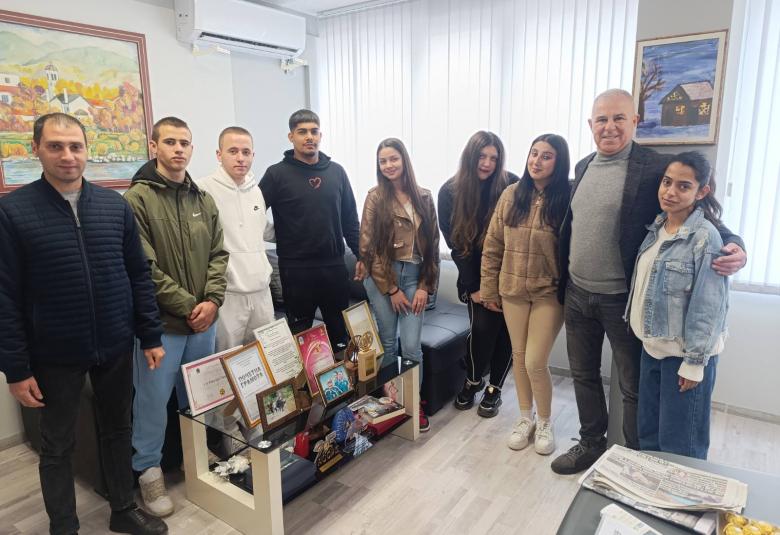 Община Симитли (121), Симитли Инфо (3418), абитуриенти (373), бал (1465), абитуриенски бал (2249), СУ Крупник (330), покана за бал (3730)