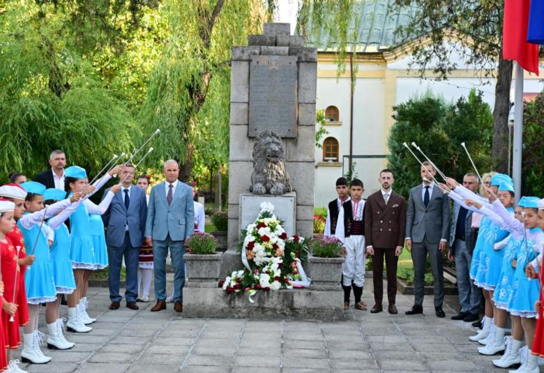 Община Симитли, Симитли Итлнфо, празник на Симитли, 8 септември, Апостол Апостоло, венци и цветя