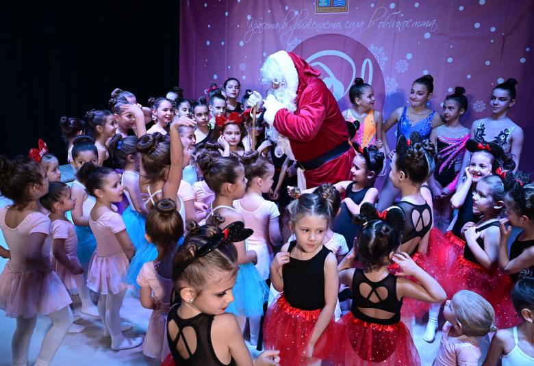 Община Симитли (121), СимитлиИнфо (3353), коледен спектакъл (3493), СКХГ “АРТИСТИКА” (3391), благородна кауза (2243), детска площадка, 