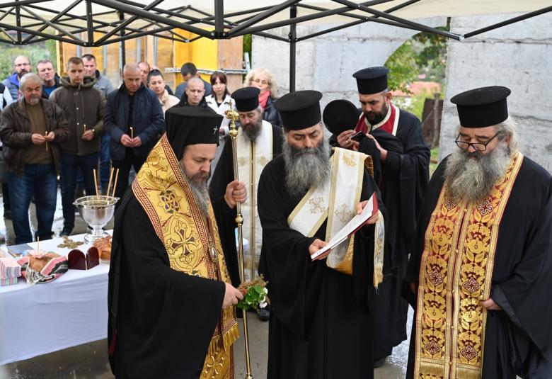 Община Симитли (121), Апостол Апостолов (206), Стефан Апостолов (118), нов храм (2013), полагане на основен камък, храм „Възкресение Лазарово“ (3106), Негово високопреосвещенство Неврокопският митрополит Серафим (1771), гробищен парк