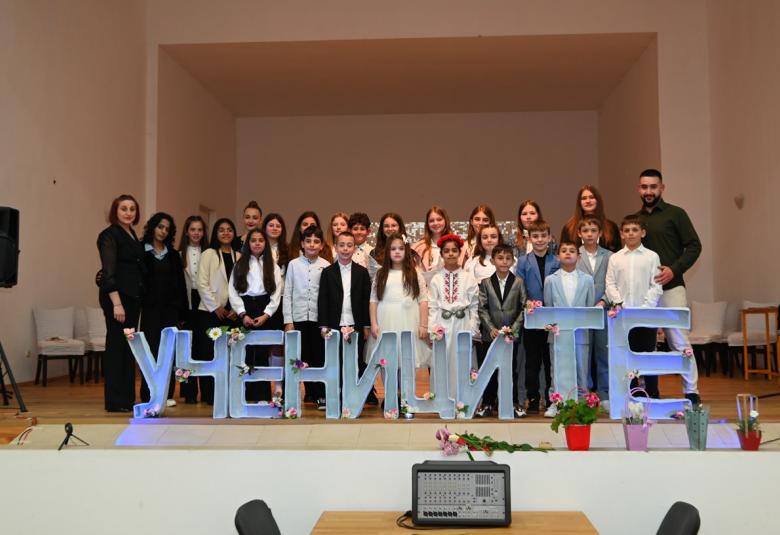 Община Симитли (121), Симитли Инфо (3418), Апостол Апостолов (206), Александър Равначки (1767), СУ „Св. Св. Кирил и Методий” (75), СУ Крупник (330), спектакъл (3779)