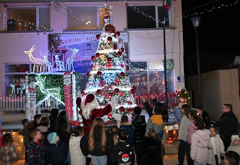 Община Симитли (121), Симитли Инфо (3418), Апостол Апостолов (206), село Полена (907), Веселин Топузов (224), Дядо Коледа (725), коледна елха (1793), Празник (38), подаръци (1602), Снежанка (1056)