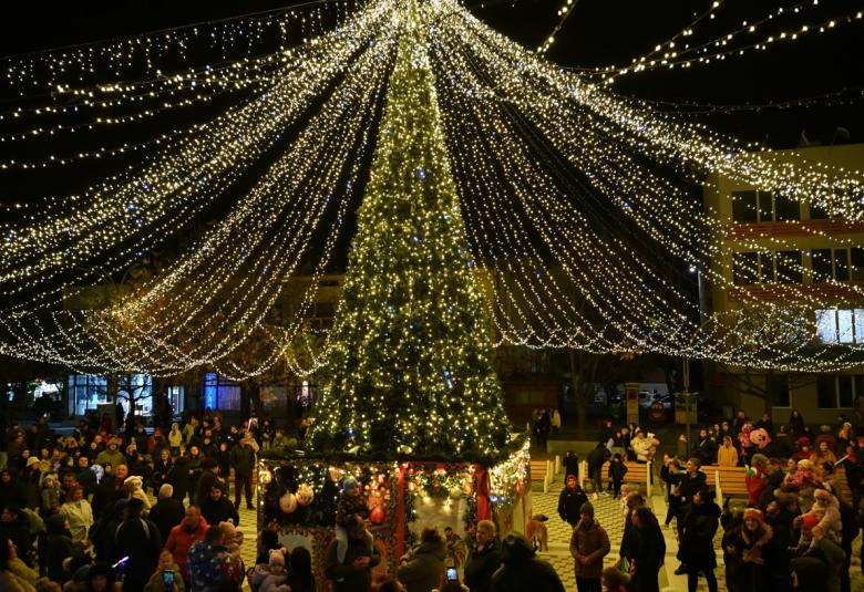 Община Симитли (121), Апостол Апостолов (206), Стефан Апостолов (118), Дядо Коледа (725), коледна елха (1793), празнична програма (1064), Симитли (41)