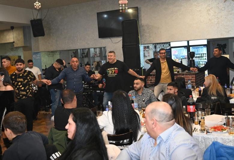 Община Симитли (121), Симитли Инфо (3418), Апостол Апостолов (206), Стефан Апостолов (118), Емил Методиев (1900), Александър Равначки (1767), Ромска вечер (1087), Банго Васил (1088), Василица (1089), Ромска вечер в Крупник, традиции (857), Празник (38), Роми (355)