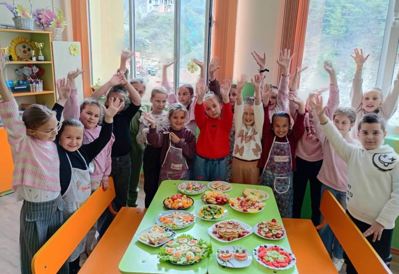 Община Симитли (121), Симитли Инфо (3418), кулинарно шоу (3803), ОбУ „Паисий Хилендарски“ – Долно Осеново (1303), ученици (129)