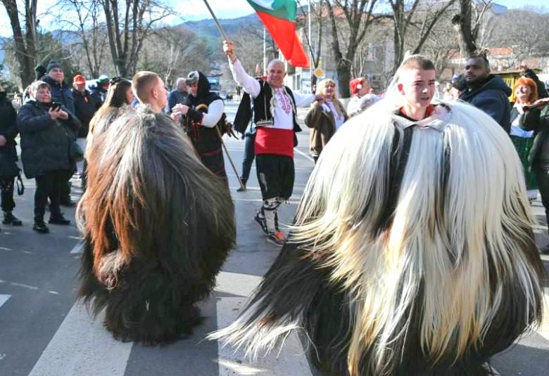 Община Симитли (121), Апостол Апостолов (206), Стефан Апостолов (118), Сурва (612), Сурва 2026 (3509), традиции (857), кукери (78), обичаи (2369)