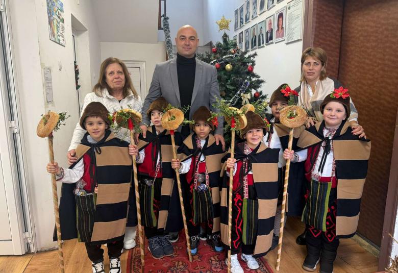 Община Симитли (121), СимитлиИнфо (3353), село Крупник (143), Александър Равначки (1767), Коледари (1046), г-жа Василева (3489)