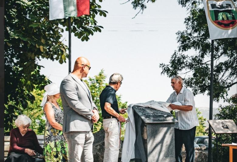Паметна плоча, Зарово, село Крупник