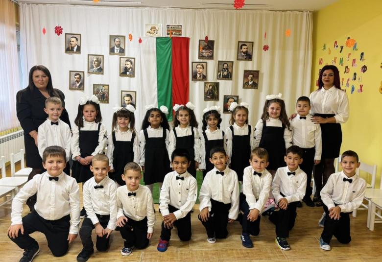  Община Симитли (121), Ден на народните будители (675), група Звездички, Рецитал (239)