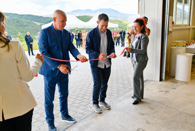 Община Симитли (121), Симитли Инфо (3418), Апостол Апостолов (206), Ивайло Нешев (3839), нов завод (1816), предприятие за производство на оптични кабели (3838), първия зав од в България (3861), инсдустриален хъб (3862)