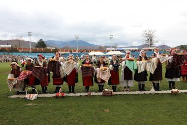 Община Симитли (121), Симитли Инфо (3418), Апостол Апостолов (206), „Симитлия – Древната земя на кукерите“ 2026 (3349), фестивал (615), урвакарската група към НЧ „Просвета – 1988“ в с. Гирчевци (3599), общ. Кюстендил (3600), ръководител Димитър Димитров (3601)