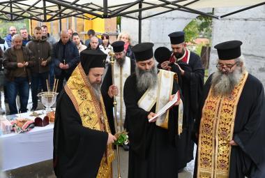 Община Симитли (121), Апостол Апостолов (206), Стефан Апостолов (118), нов храм (2013), полагане на основен камък, храм „Възкресение Лазарово“ (3106), Негово високопреосвещенство Неврокопският митрополит Серафим (1771), гробищен парк
