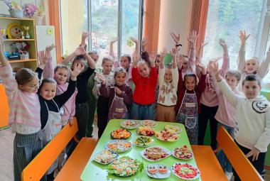 Община Симитли (121), Симитли Инфо (3418), кулинарно шоу (3803), ОбУ „Паисий Хилендарски“ – Долно Осеново (1303), ученици (129)