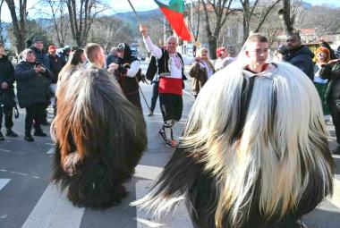 Община Симитли (121), Апостол Апостолов (206), Стефан Апостолов (118), Сурва (612), Сурва 2026 (3509), традиции (857), кукери (78), обичаи (2369)