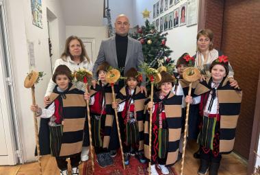 Община Симитли (121), СимитлиИнфо (3353), село Крупник (143), Александър Равначки (1767), Коледари (1046), г-жа Василева (3489)