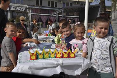 Симитли, площад, боядисване, яйца