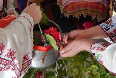Симитли, Бабинден, празник