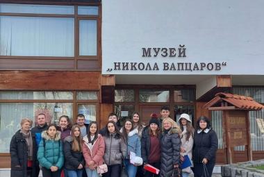 единадесетокласници  от Средно училище „Св. Св. Кирил и Методий” – гр. Симитли, литературна изява