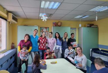 Коледни изнендаи, подаръци