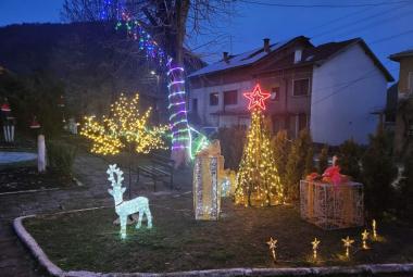 село Брежани, Дядо Коледа, коледни светлини