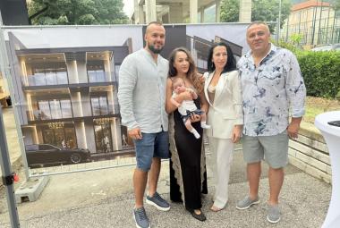 Община Симитли (121), Симитли Инфо (3418), HAYAT GROUP (4016), Първа копка (381), семейство Христови (4017), бизнес сграда (4018), нов строеж (2042)